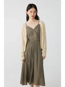 Lässige Kleider Ziqiao französischer V -Ausschnitt Hosse Rock Stricker Strickjagd für Frauen 2024 Sommer -Break Elegantes Kleid Frauen