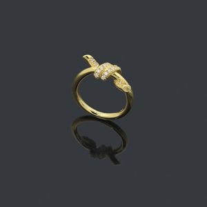 Pierścień Pierścień Rope Pierścień Rope Pierścień z diamentami Klasyczna biżuteria 18k złota platowana róża Wedding Whole Adjus255T