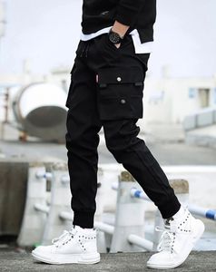 Retro Odzieży odzieży roboczej dla mężczyzn w zimie z buty Martin luźne amerykańskie multi -kieszeniowe spodni 240412