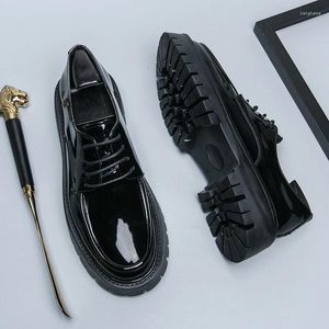 Casual Shoes Handgjorda herrar läder herrmode bekväma klänningar lägenheter trendiga sneakers tjock botten male oxfords skor