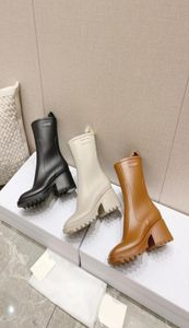 PVC 로우 힐 여자 039S Rain Boots 클래식 패션 디자이너 스타일 사이드 지퍼가 쉽게 켜져 있습니다.