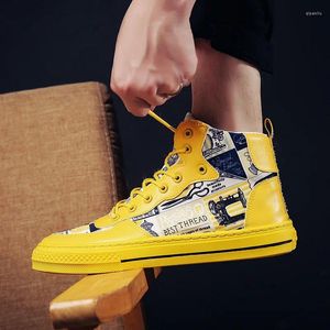 Casual Shoes Men 2024 Flat Mens Fashion Student Graffiti Yellow Canvas Outdoor Designer Designer Shuters Walking But