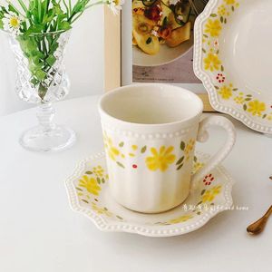 Tazze di piattini francese in stile pastorale piccolo fiore giallo tazza di caffè set ceramico tazza di tè profumata squisita piatto da dessert perline