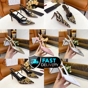 2024 Summer Designer Heel Nuovo rivettatore di scarpe con tacco alto rivestimento Donne Nude Colore Nude in pelle superficiale punta punta sexy festa 35-41