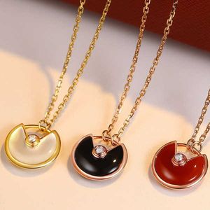 High Quality Luxury Necklace 18k gold plated amulet necklace for women inlaid with white Fritillaria red and black agate circular pendant collarbone chain