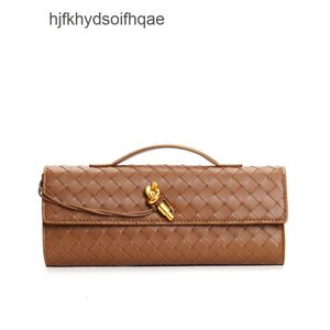 Cross Long Clutch Andiamo Buckle Purse Bottegs Lock Venets Bag Single Lady Hardware Påsar Handgjorda diagonala vävda franska axlar 2024 Ny W17L