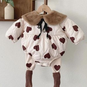 Kläder set vinter baby flickor set plus sammet tjock varm födelsedag 2 st dräkter älskar rompers leggings byxor småbarn barn kroppskläder