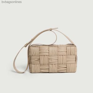 여성 고급 Bottegs Venets 디자이너 가방 새로운 직물 가방 수제 작은 디자인 짠 베개 가방 여성 패션 가방 1 ~ 1 로고