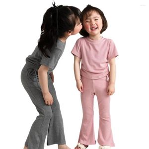 衣類セット2024韓国服夏の女の子ベルボトム衣装2pcsソリッドカラーTシャツパンツ子供向けファッショントラックスーツ