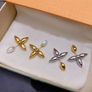 Modedesigner smycken stud kvinnor örhänge brev koppar guld pläterad elegant vinge charm örhängen ny stil med låda