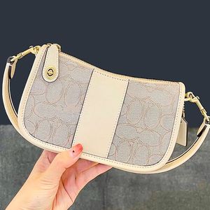 Womens 10A Qualität Halbmond Luxurys Designer -Bag Coache Swing Handtasche Clutch Leder Achselhöhlen -Umhängetasche Herren Mens Crossbody Tote Mode Pochette Unterarmtaschen