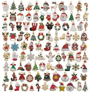 Losowo mieszaj 2040100pcs Enamel Christmas Charms Snowman Santa Tree Renideer Wiseld do biżuterii DIY Akcesoria 240408