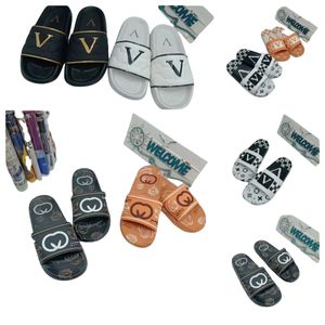 2024 Slippers Женщины дизайнерские тапочки Slide Women Summer Beach Sandals Outdoor Home Flat шлепанцы Lady Hot Designer Bool Beach G Дизайн письма 37-41