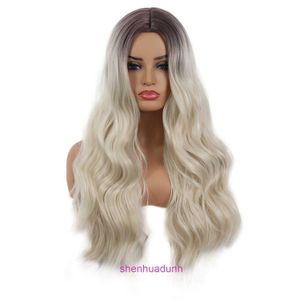 Designer menschliche Perücken Haare für Frauen Chemische Faser Neue Gradientenfarbe Hochtemperatur Seide Lange Curl Färben Schwarz -Weiß -Perücken Set