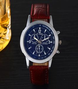Relógios azuis vidro leve três pálpebras com liga de liga relógio barato presente Men039s watch1p3a1p3a2762234