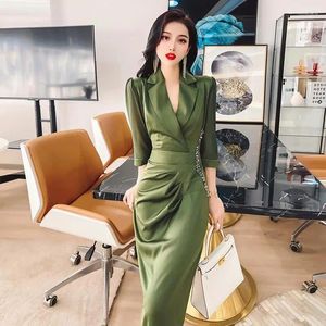 Abiti casual Solid Elegant Women Autunno Bandage Midi Deep v Tre Quarter Office Designer Corea Dresstra in stile coreano femmina