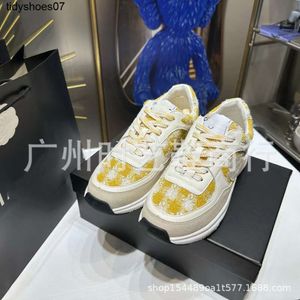 Xiaoxiangfeng Sports Buty sportowe Blok kolorów 2024 Wiosna nowa oddychająca pachnąca babcia butę butów modne buty