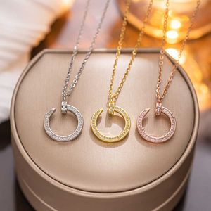 High Quality Luxury Necklace 18K Rose Gold Inlaid Full Diamond Nail Luxurious and Simple Fashion Curved Pendant Collar Chain