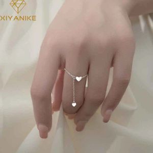 Bande Xiyanike Silver Color Design unico Love Heart Chain Ring Anello Elegante Charm Index Regalo per le donne regolabili