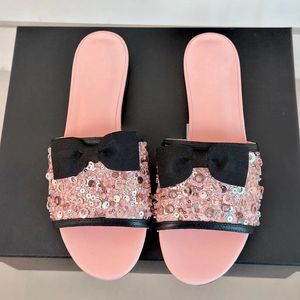 2024 Summer New Ends Women Flat Slippers Runway Classic Brand Designer Högkvalitativ handgjorda kristallmulor äkta läderkvinna utanför strass tofflor