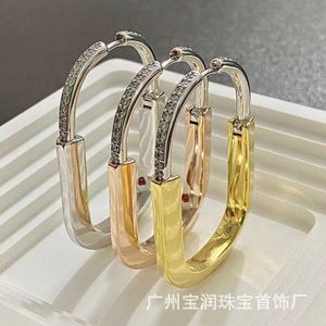 Marka projektantka Tiffayss nowe kolczyki i Yang Chaoyues same premium 18K Rose Gold Diamond Bluckle z lekką luksusową głową U2KK