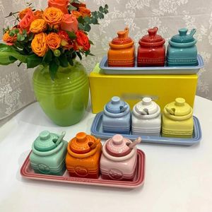 Storage Bottles Creative Ceramic Seasoning Jars Household Tool Kitchen Supplies With Spoon Gift Box Filling Condiment Salt Sugar Jar