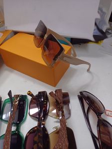 Give back to new and old customers the same quality blind box sunglasses, 2 pairs as a group, any brand, random delivery. Purchase is considered as the default rule.