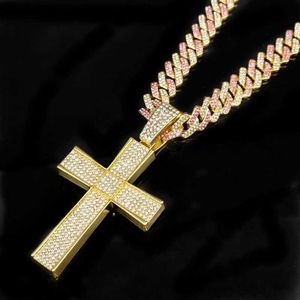 Neue farbenfrohe Full Diamond Center Square Cross Halskette Hip Hop Mode vielseitige Pulloverkette