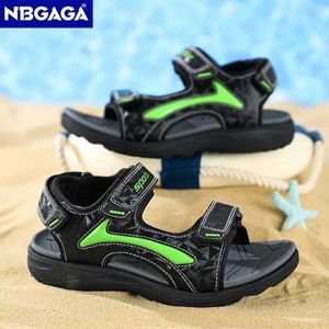 Slipper atmungsaktiven Kindersommer-Sommer-Jungen Leder Sandalen Sportschuhe Nicht-Schlupf-Kinder Flat Child Beach Schuhe bequemer lässiger Sandalien Y240423