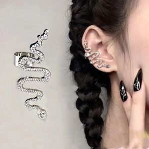 Küpe 1 adet metal yılan küpe klipsleri punk delinmemiş küpeler kadınlar için kulak manşetleri altın rengi sahte piercing takı yeni moda