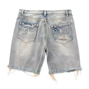 Shorts de jeans machos homens mensagens verão angustiado em orifícios rasgados jeans compridos com o joelho com multi 240422
