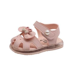 Platta skor sommar ny baotou barns sandaler små blomma lykta skor avslappnade prinsessor skor upplyst färgglada flickor skor y240423