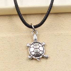 Halsketten Neue Mode tibetanische silberne Farbe Anhänger Schildkröte Schildkröten Halskette Halskette Halskette Charm Schwarz Leder Kabelfabrik Preis handgefertigter Schmuck