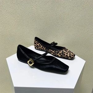 2024 Fashion Womens Flat Flat Thane Clain Toe Leopard Print Casual Shoes Ladies Houshable Slip On Outdoor Soft Mary Jane Shoes 240415