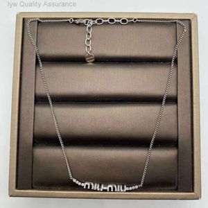 Necklace Designer for Woman Mui Mui Luxury Butterfly Necklace Miao Familys New Letter Full Diamond Yang Chaoyues Same Fine Chain Womens Exquisite Light Luxury Small