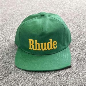 Rhude Hat 2024 Moda Tasarımcısı Rhudes Rhudes Ball Caps Tide marka Amerikan Kamyon Şapkası Erkekler Kadınlar Aynı Stil Düz Brim Beyzbol Kapağı Sonbahar ve Kış Uyum Kapağı Mens Cap 375