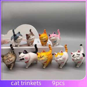 Brinquedos 9pcs Creative Auto Ornaments Toys Cat Decoração gatos Gire a cabeça da cabeça de boneca de boneca Micro paisagem modelo fofo de acessórios de carros presentes