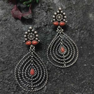 Dangle Chandelier Ethnic Coral Stone Women Earrings Vintage Ancient Silver Color Metal Weave Pattern Water Droplet for Jewelry H240423