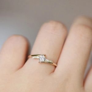 バンドHuitan Modern Design Women for Women inlay aaa cubic zirconia Stone Luxury Gold Engagement Rings Hot Trendy Jewelry