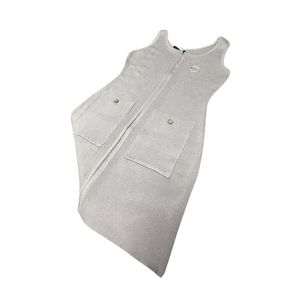 24SS NOWOŚĆ KOBIETA SUKIENKA KSZTORYKA Koszulka Skupa designerska Designerska Ubranie TOPS SUKIET WYSOKIEJ ELASTYKA LITATION BRAOCH A-LINE SEXY BODYCON CAMISOLE TEE MINI SUKIENKA