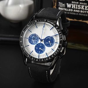 Multi funktionale und modische Männer im europäischen Stil Sechs Nadelquarz Kalender Freizeit Luminous Armbanduhr