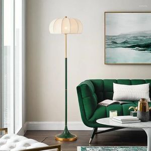 Lampy podłogowe retro lampa ins styl girly sypialnia sofa sofa studiuj przy łóżku włoski Amerykanin