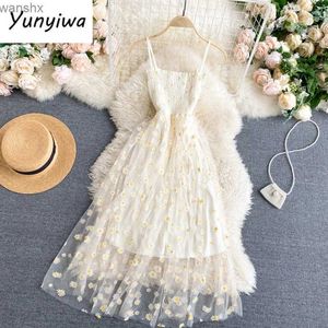 Основные повседневные платья корейская мода Daisy Flower Print Платье лето два слоя спагетти ремешок для ремня Миди платье пляж vestidosl2404