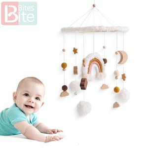 Baby Rattobey Rainbow Tassel Star and Moon Bell Bell Mobile Drewen Born Hanging Toys 0-12 miesiąc Bell Bracket Bracket Crib 240418