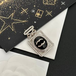 Projektanci Nowe perfuma w kształcie butelki brooch brookique złoto plastowana wzór wysokiej jakości broszka dla stylowej dziewczyny Wysokiej jakości małe diamentowe dopasowane broszka