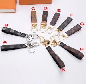 Mode nyckelkedja Buckle Car Keychain Handgjorda läder Keychains Men Keyring Women Bag Pendant Förhindra förlusttillbehör 9 Färg