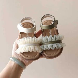 Första vandrare barns nya spetsprinsessflicka sandaler mjuk ensam anti glid öppen tå flickor sommarskor spädbarn och småbarnskor bebe y240423