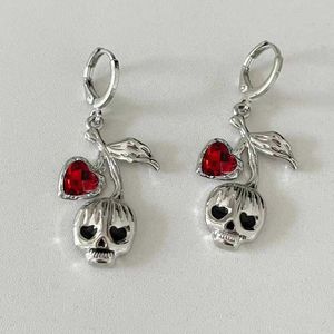 Charm Gothic Jewelry Red Crystal Skull Earrings Punk Charm Cherry Hoop Earrings for Women Grunge Accessories Korean Fashion Y240423