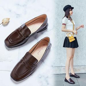 Casual Schuhe kurze Quadratzehen Slip auf Frauen feste weiche Bodenkomfee Flats Low Heels Moccasins alle passen Mädchen koreanische Slipper zusammen