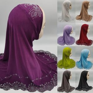 Mulheres de luxo shinestone turbante muçulmano islâmico Hijab liquidagem pronta para usar xales Khimar Cabeça envolve o boné de oração da Malásia 240409